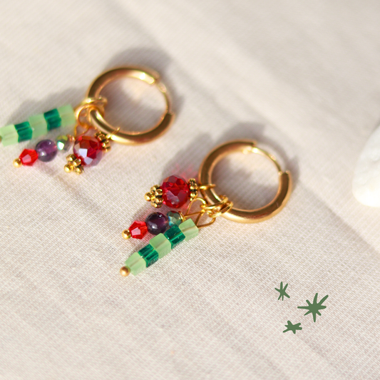 Golden Bloom | Creolen | Perlenmix Anhänger | gold | grün | rot