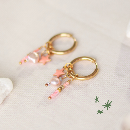 Creolen mit apricot farbenen Sternen und Perlen Anhänger | goldfarben orange | Edelstahl Ohrringe | 18 mm