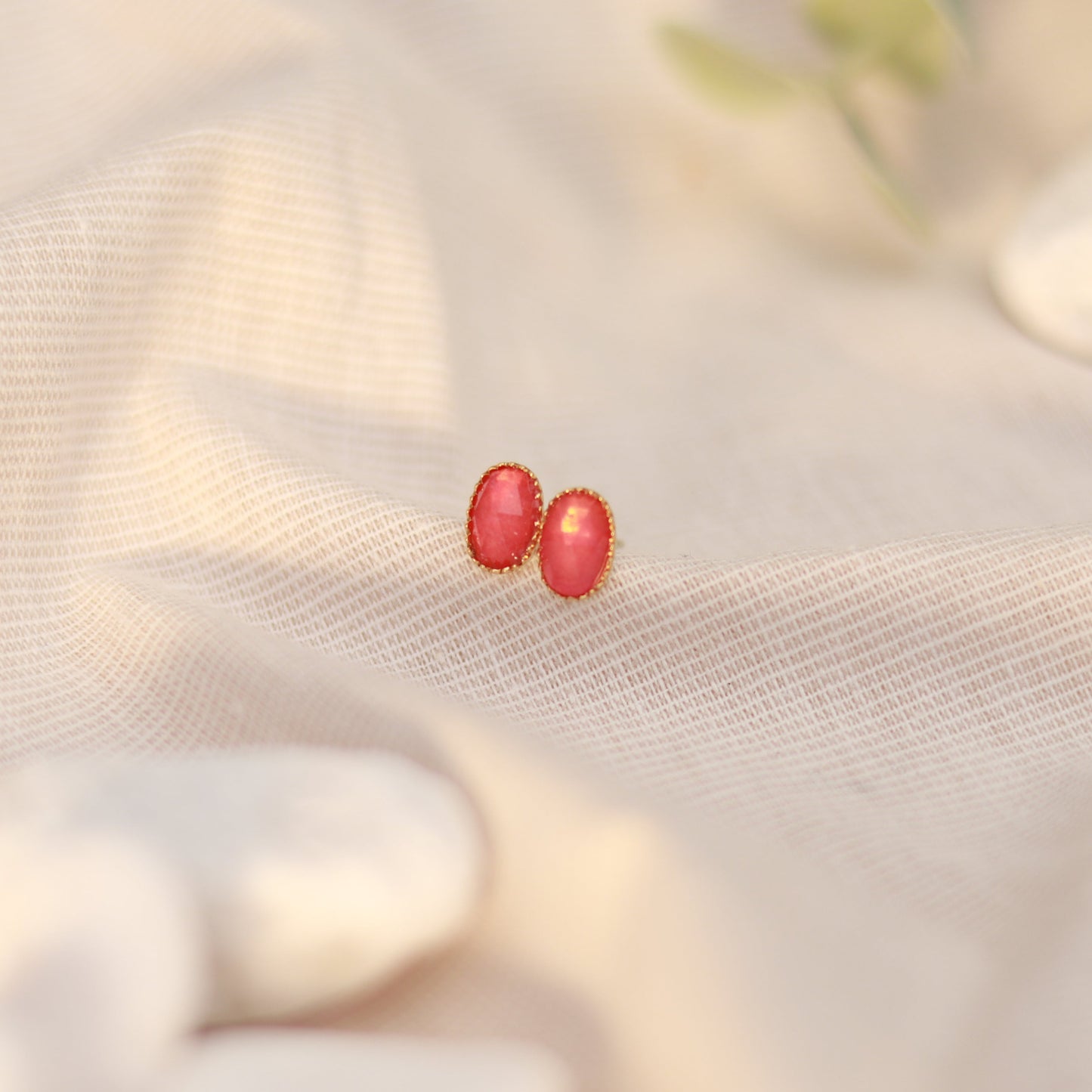 Golden Coral | Mini Ohrstecker | Spinell | gold | korallenrot