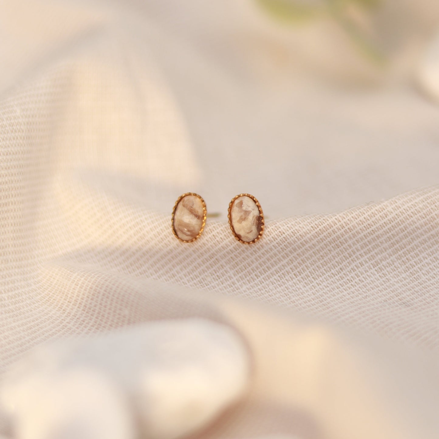 Golden Ivory | Mini Ohrstecker | gold | creme | marmoriert