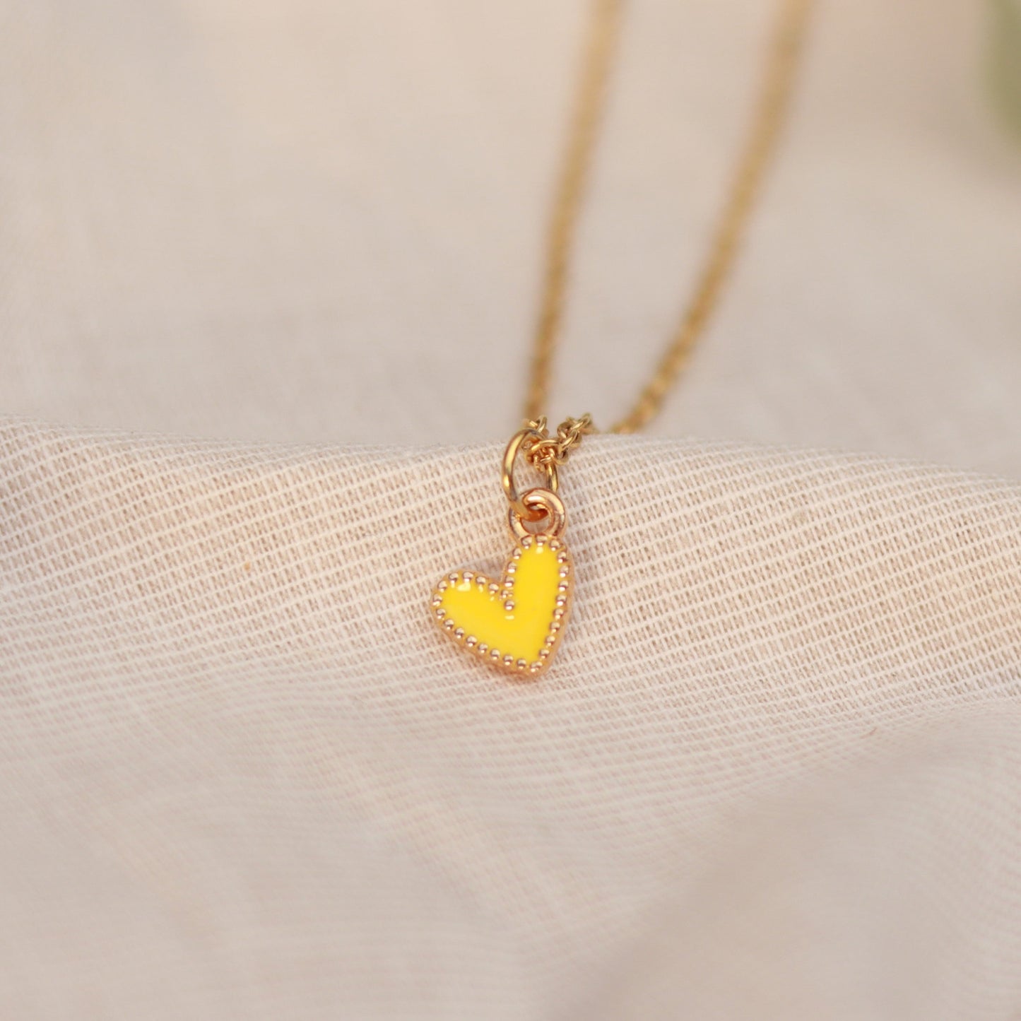 Golden Love | Halskette | Emaille Herz Anhänger | gold | gelb