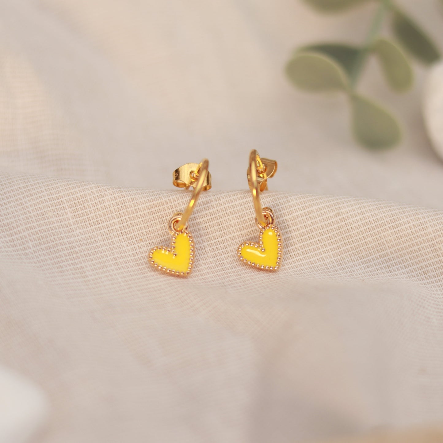 Golden Love | Creolen | Emaille Herz Anhänger | gold | gelb