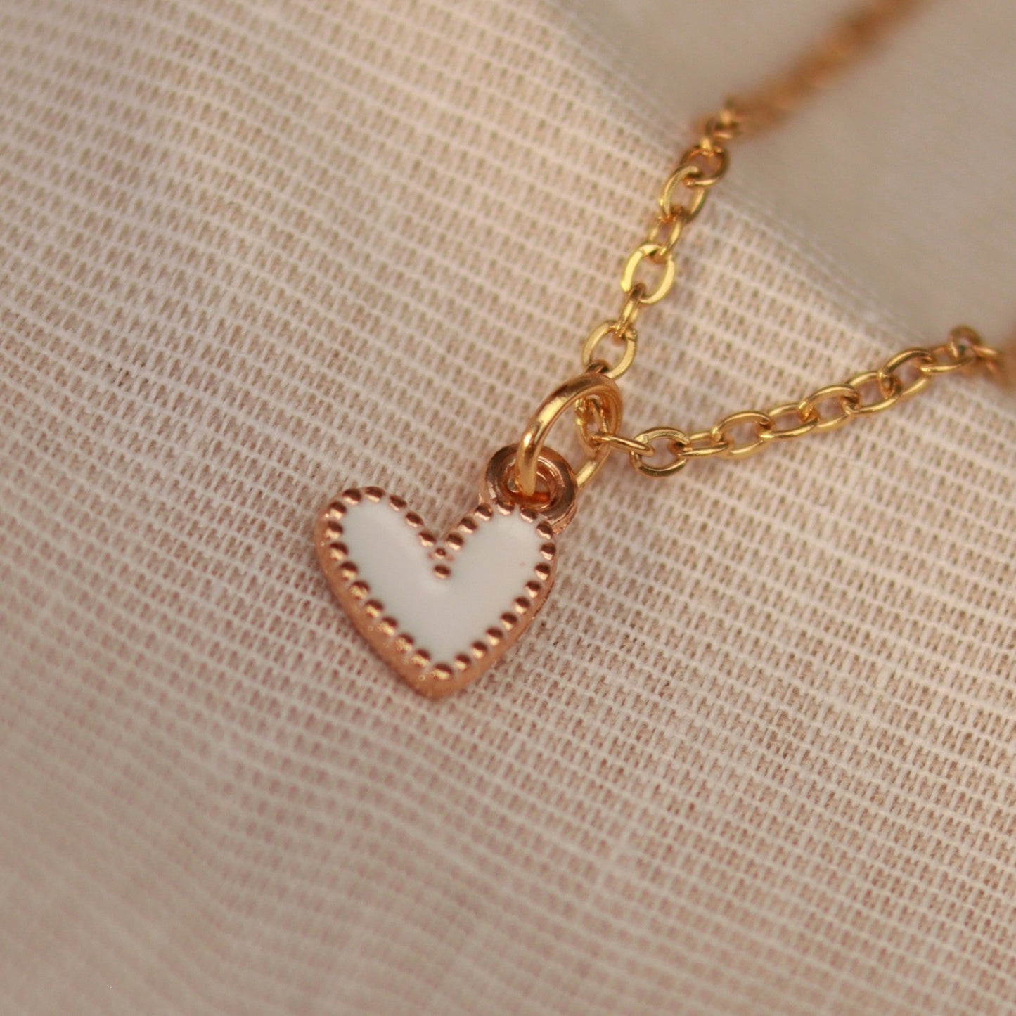 Golden Love | Halskette | Emaille Herz Anhänger | gold | weiß