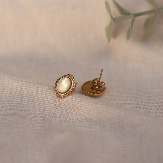 Mystic Moon | Ohrstecker | Mondstein | gold | weiß