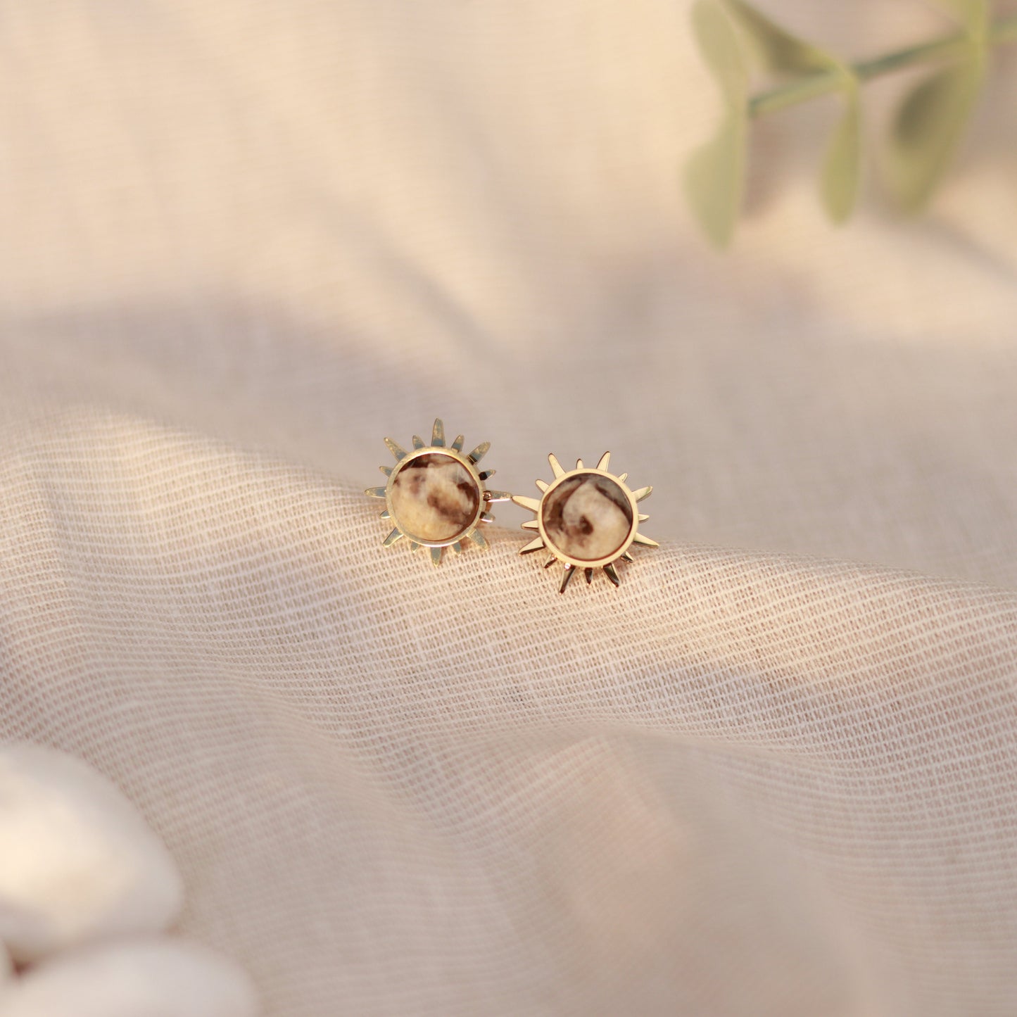 Sunlit Marble | Ohrstecker | Aragonit | gold | creme | marmoriert