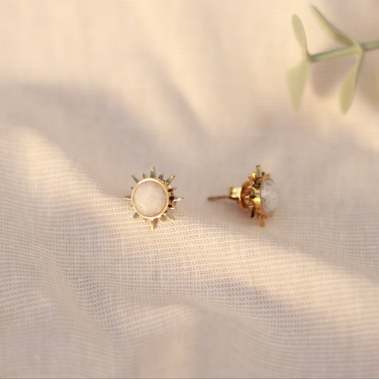 Sunlit Glow | Ohrstecker | Mondstein | gold | weiß