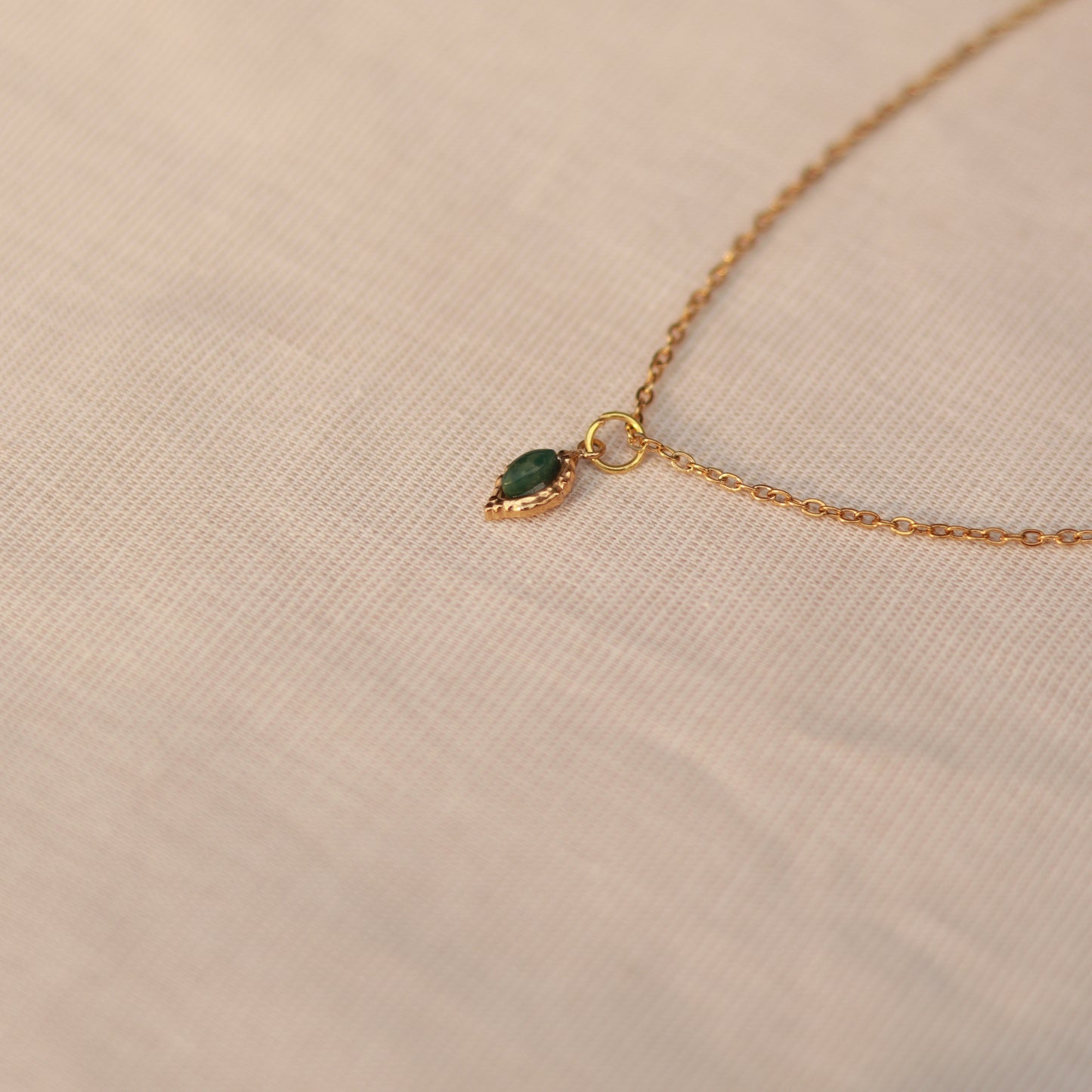 Green Serenity | Halskette mit feinem Aventurin Naturstein Anhänger | gold | grün