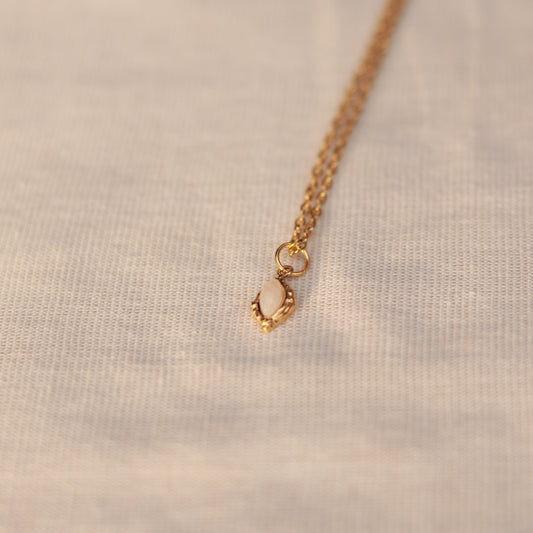 Pure Moonlight | Halskette mit feinem Mondstein Naturstein Anhänger | gold | weiß