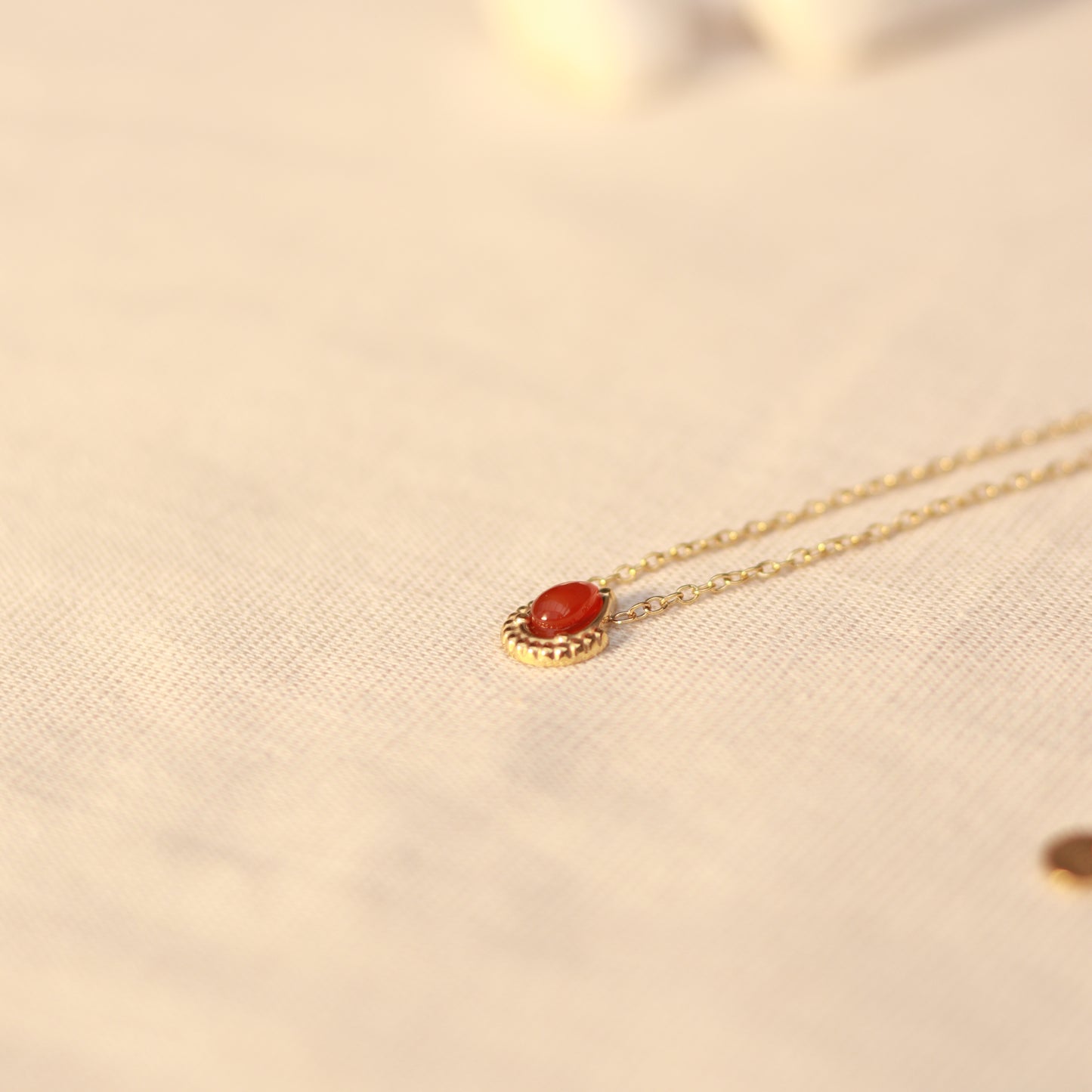 Scarlet Glow | Halskette mit rotem Jaspis Anhänger | gold | hellrot