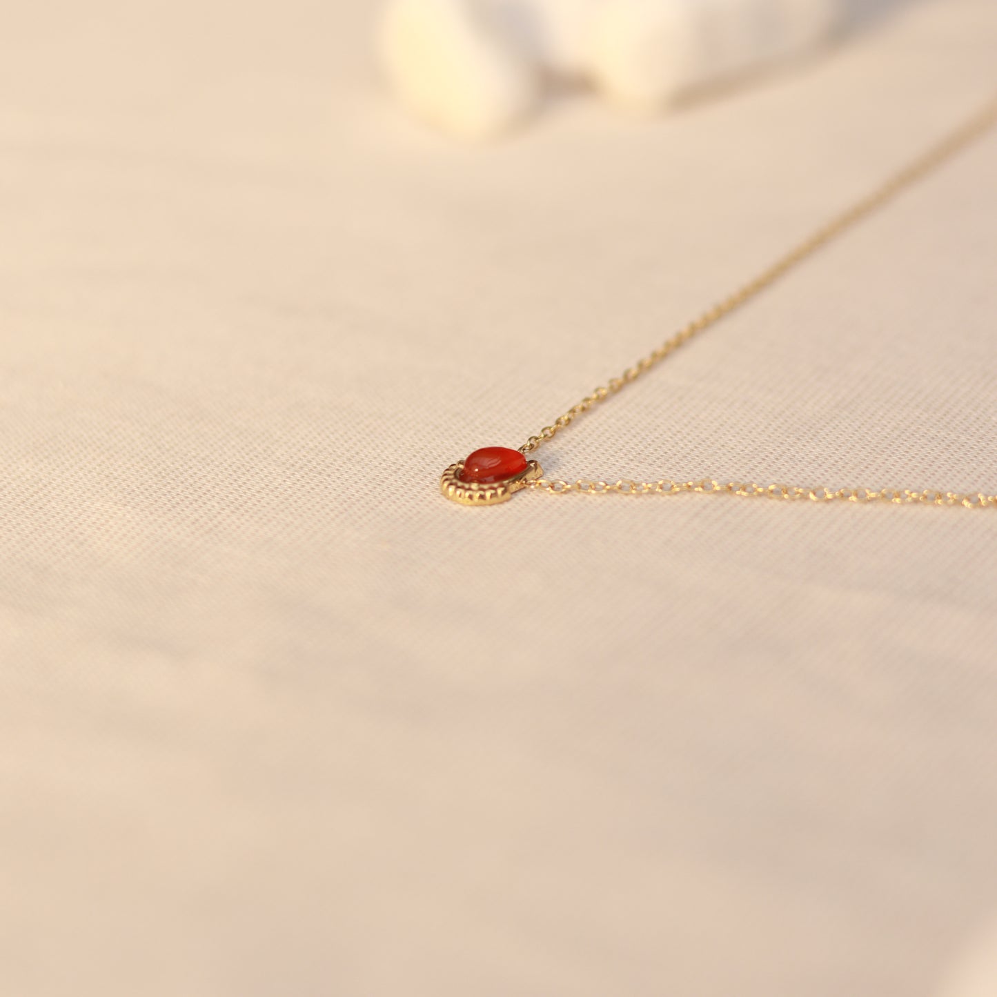 Scarlet Glow | Halskette mit rotem Jaspis Anhänger | gold | hellrot