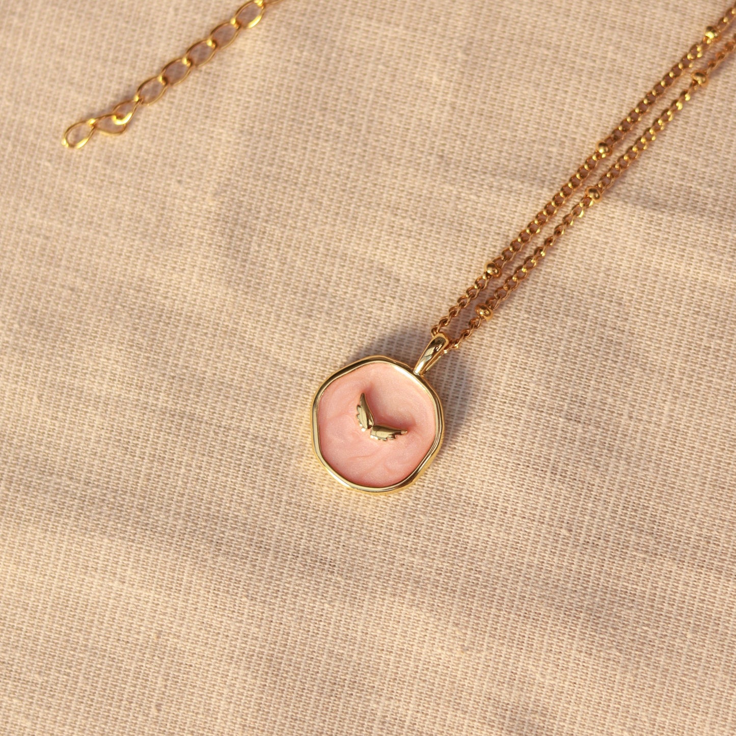 Wing of Serenity | Halskette mit Emaille Anhänger | gold