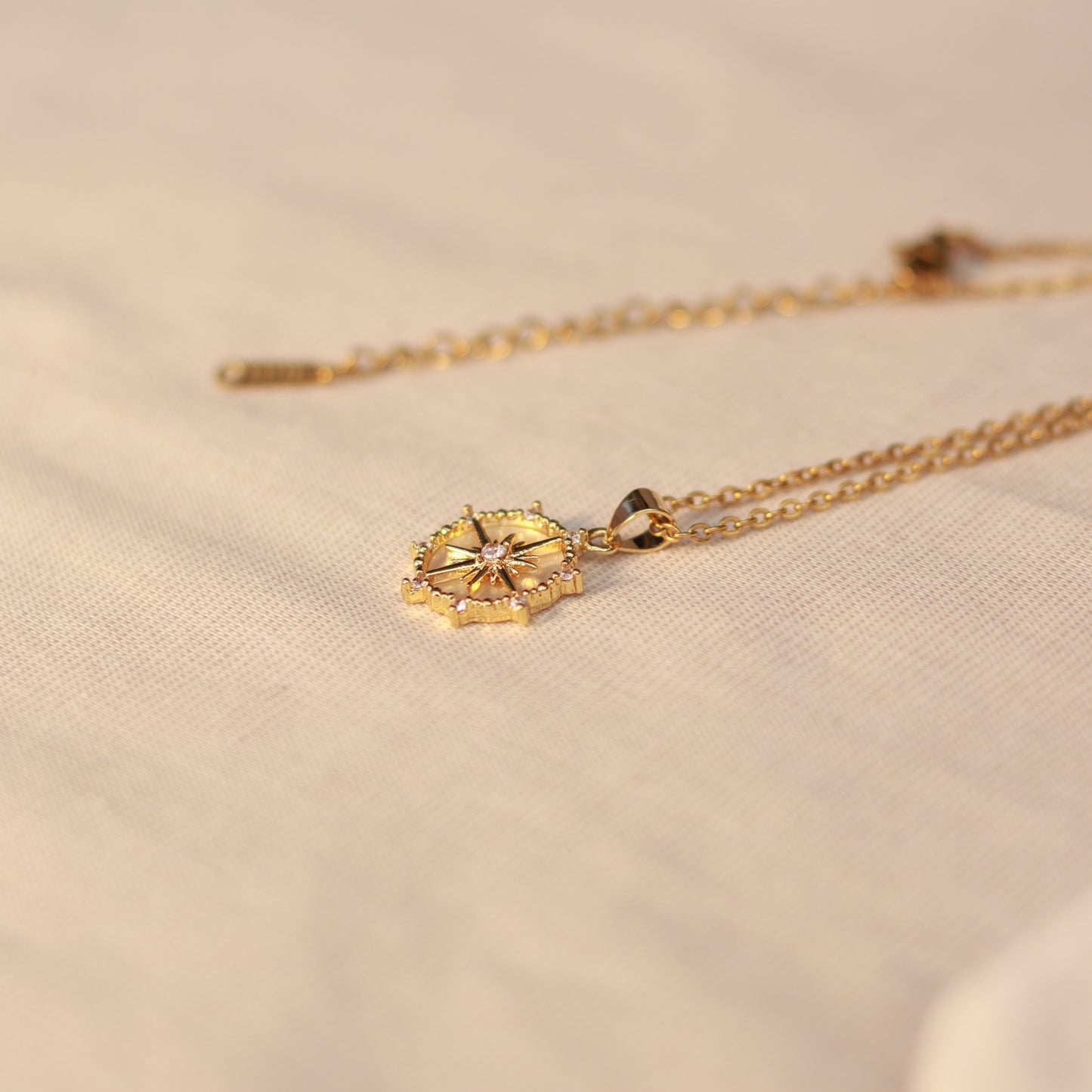 Stellar Dream | Halskette mit Emaille Anhänger | gold
