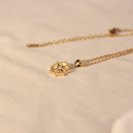 Stellar Dream | Halskette mit Emaille Stern Anhänger | gold