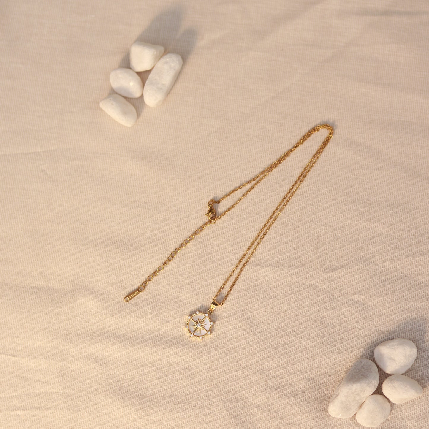 Stellar Dream | Halskette mit Emaille Anhänger | gold