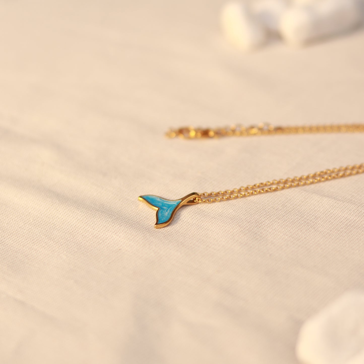 Ocean Tail | Halskette mit Emaille Anhänger | gold