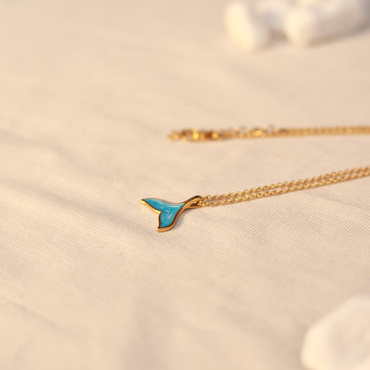 Ocean Tail | Halskette mit Emaille Walflossen Anhänger | gold