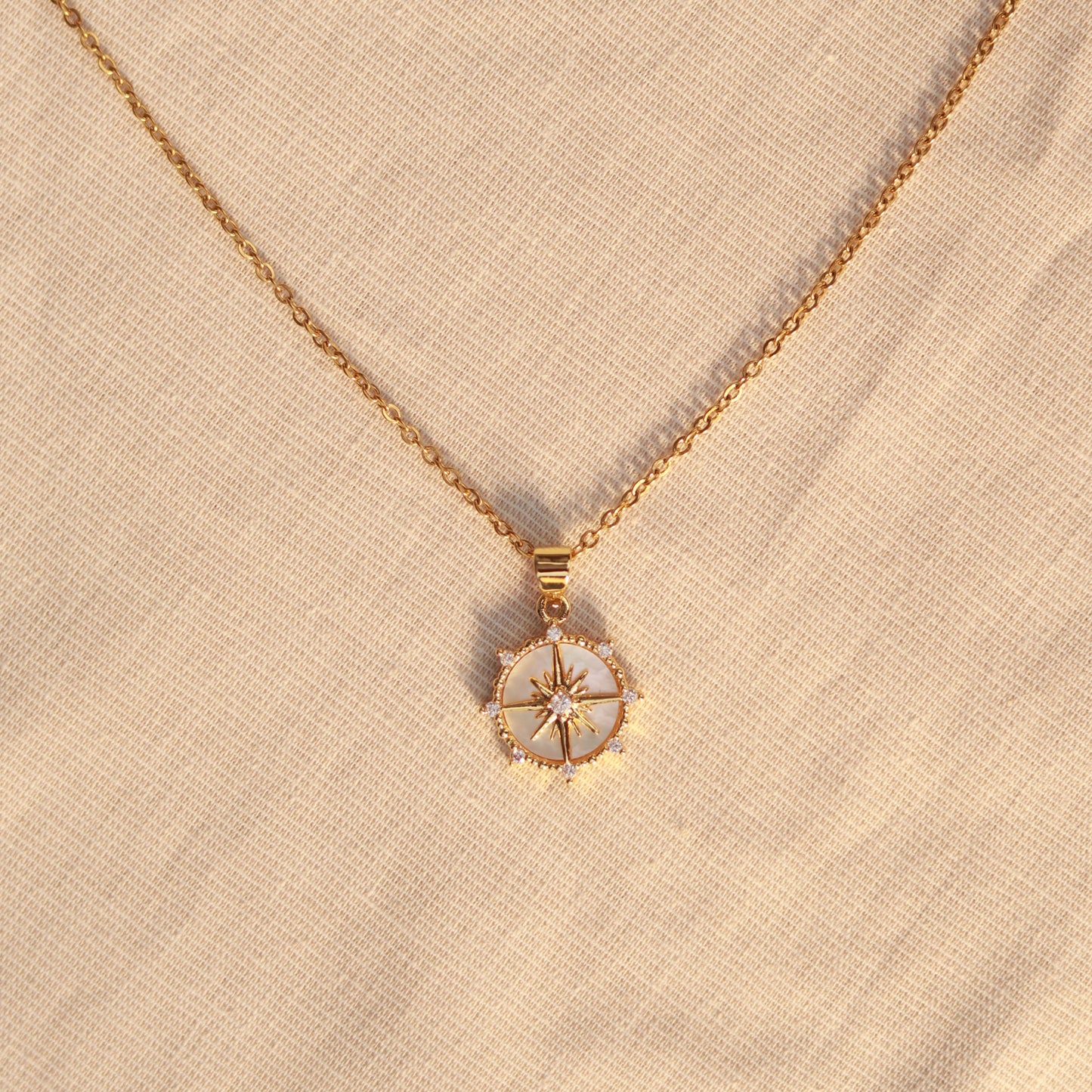 Stellar Dream | Halskette mit Emaille Anhänger | gold