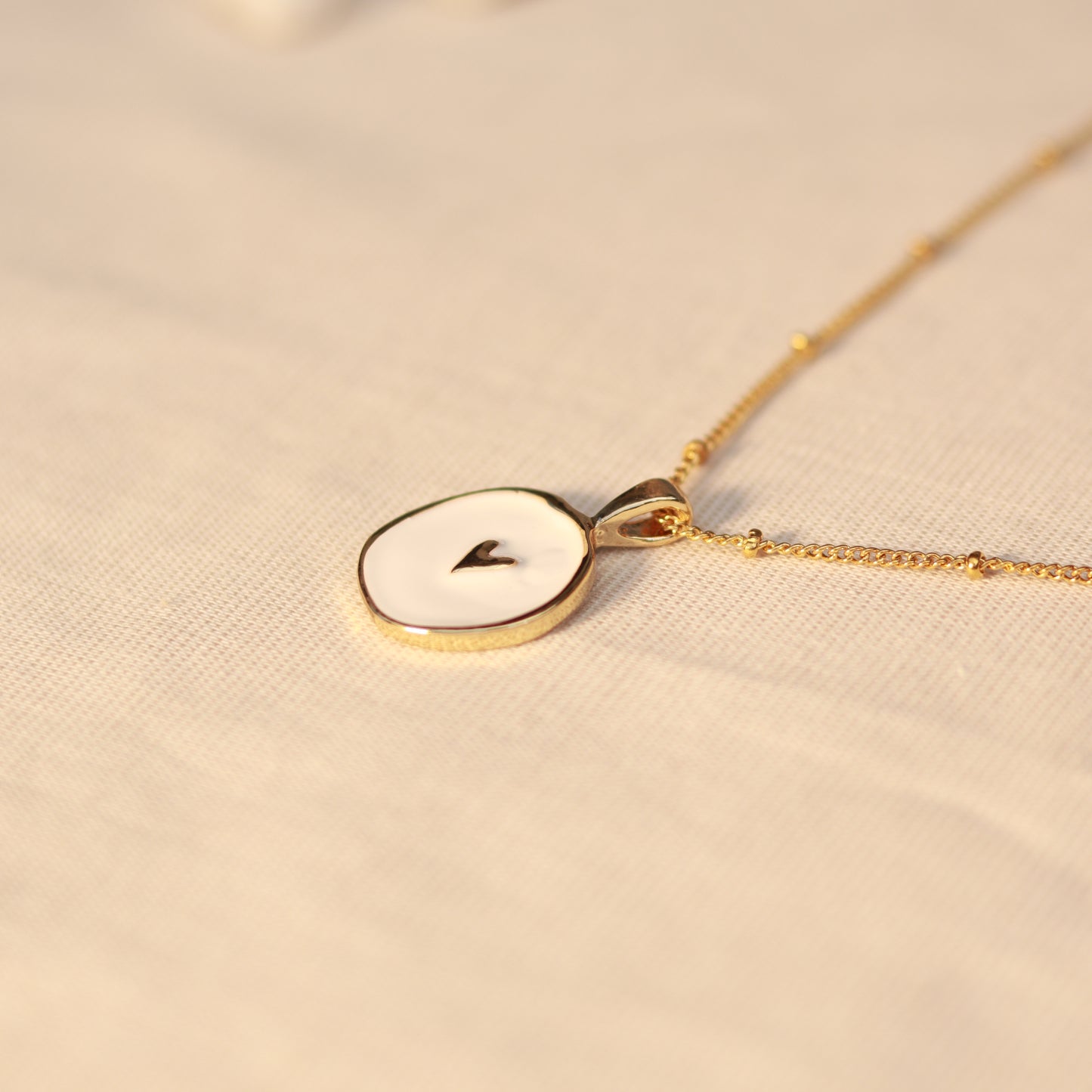 Stellar Love | Halskette mit Emaille Anhänger | gold