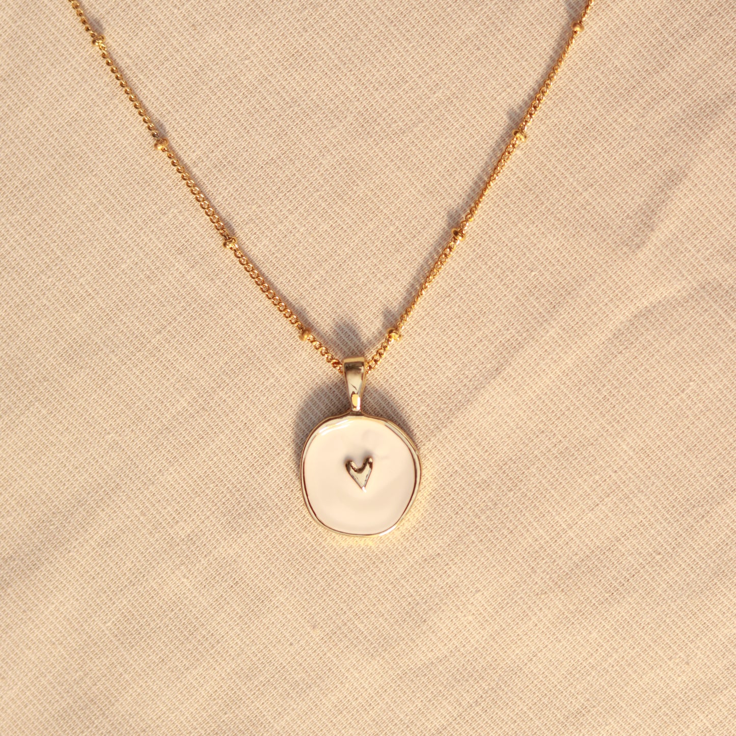 Stellar Love | Halskette mit Emaille Anhänger | gold