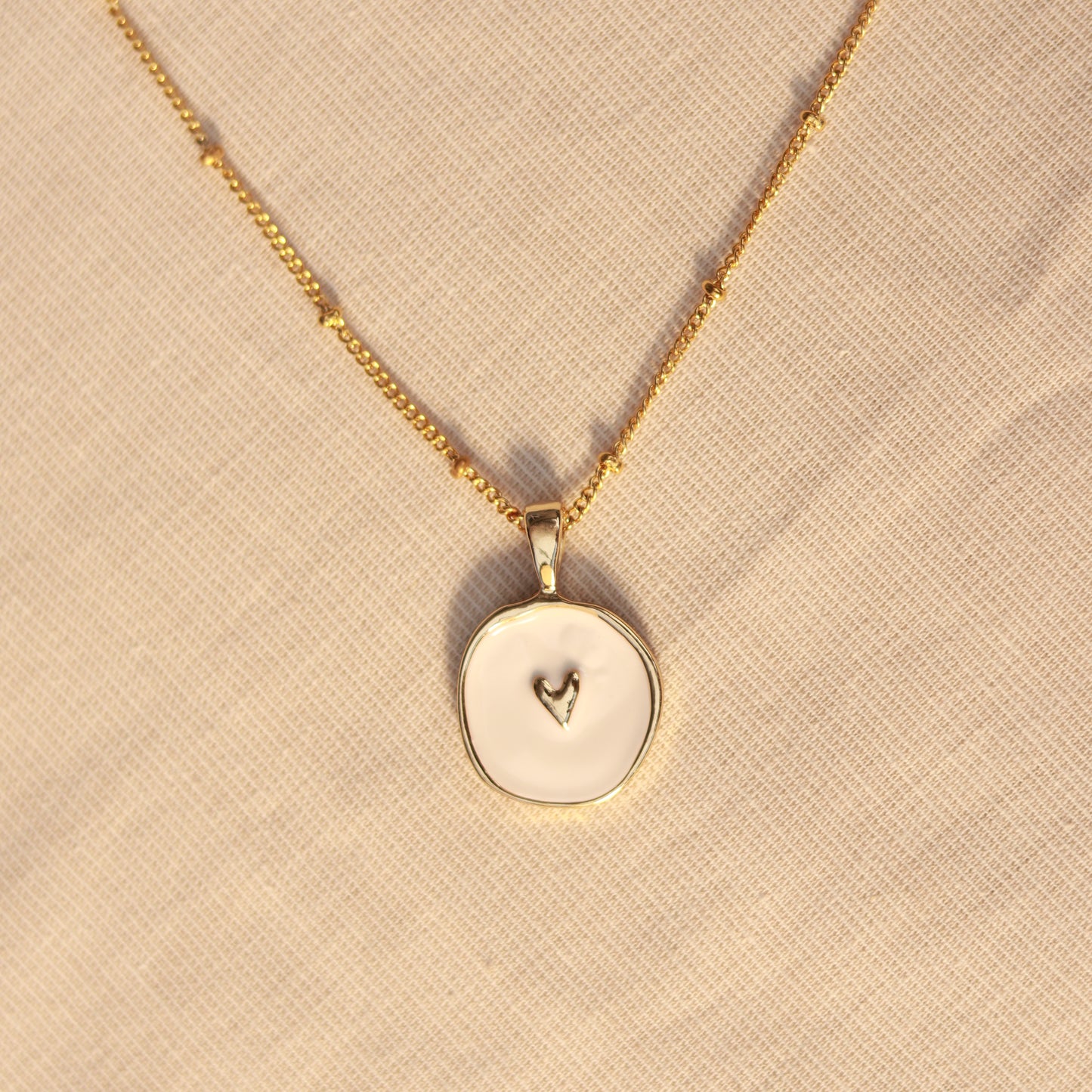 Stellar Love | Halskette mit Emaille Anhänger | gold