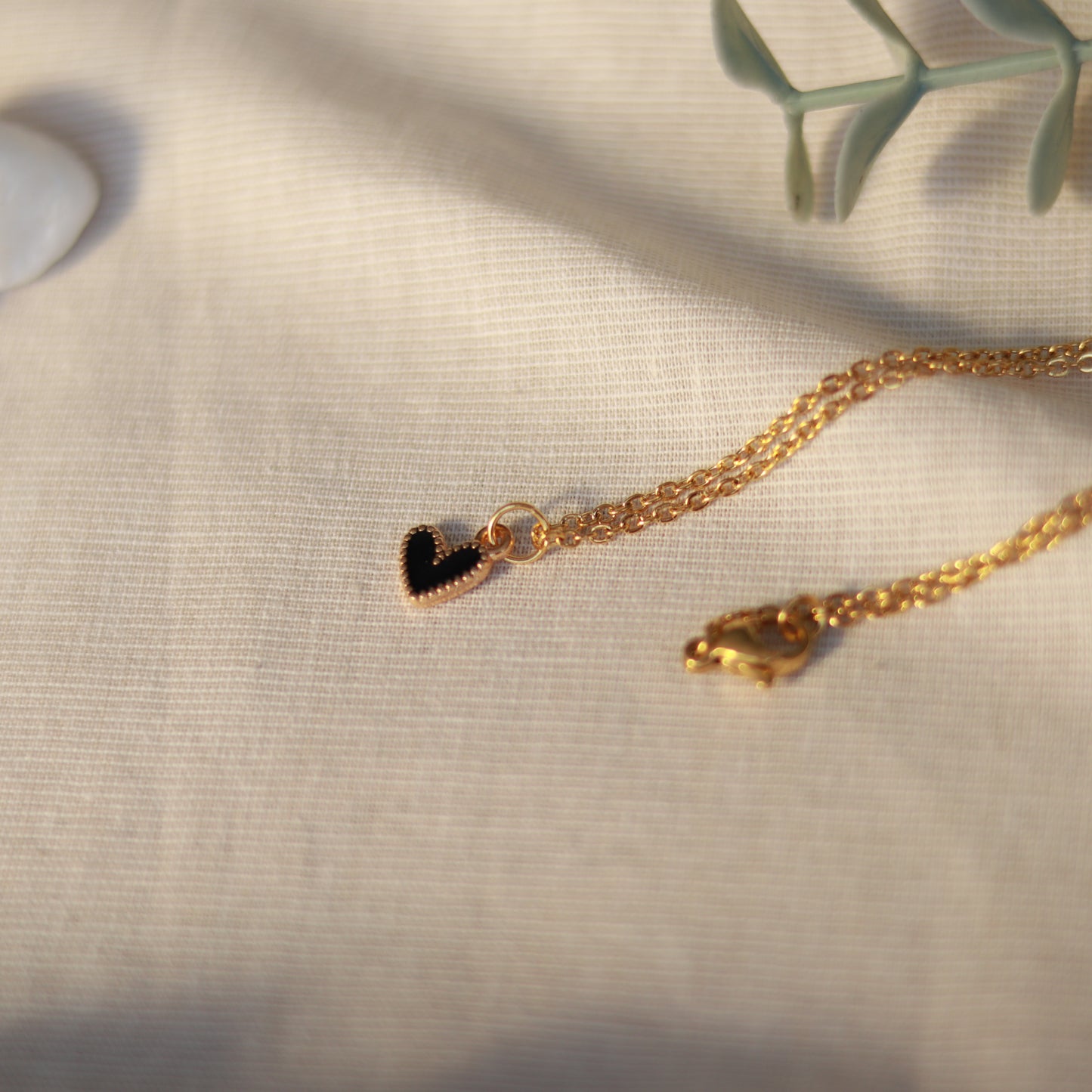 Golden Love | Halskette | Emaille Herz Anhänger | gold | schwarz