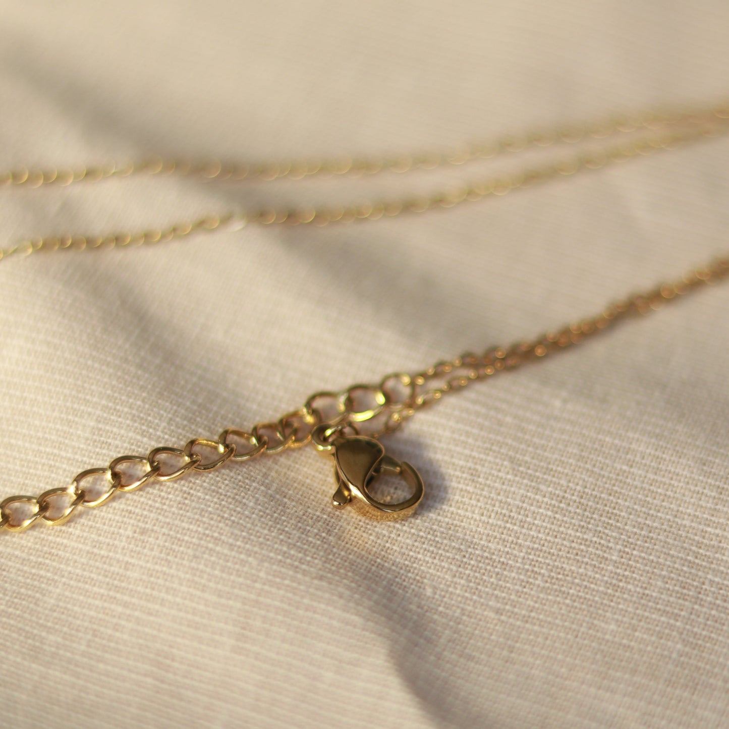 Pure Blossom | Halskette mit weißem Jade Anhänger| gold | weiß