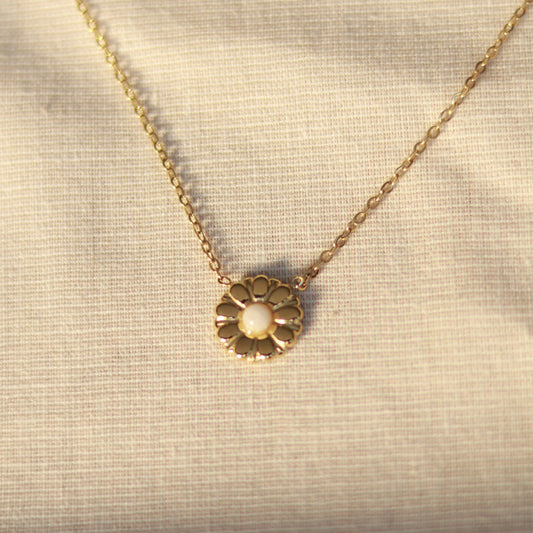 Pure Blossom | Halskette mit weißem Jade Naturstein Anhänger| gold | weiß