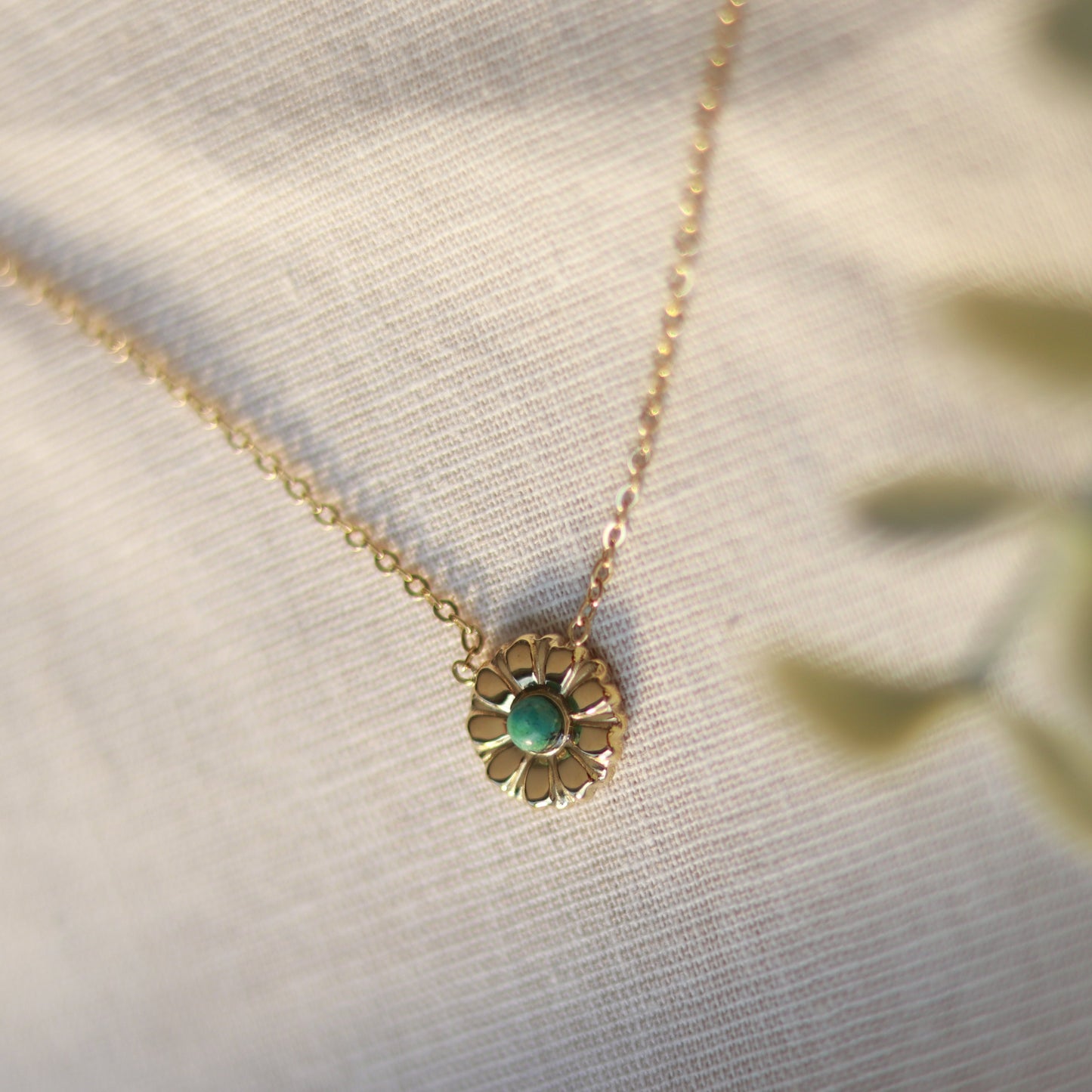 Green Blossom | Halskette mit zierlichem Aventurin Anhänger| gold | grün