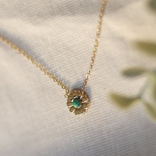 Green Blossom | Halskette mit zierlichem Aventurin Naturstein Anhänger| gold | grün