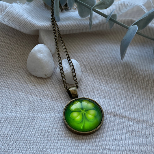 Kleeblatt Kette | Halskette mit Anhänger | bronzefarben