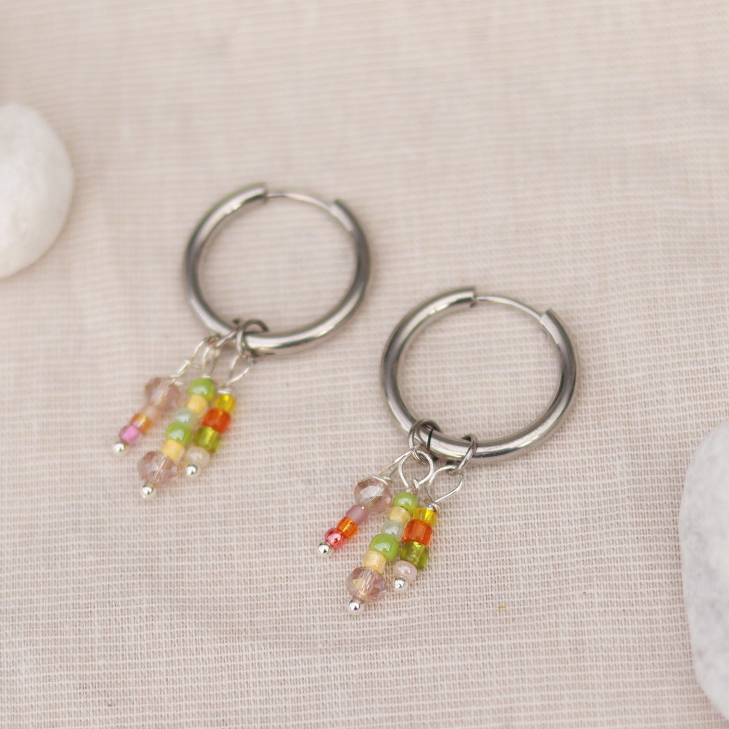 Harmony Hoops | Creolen | Perlenmix Anhänger | silber | bunt