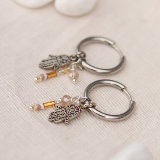 Blessing Hand | Creolen | Perlenmix Anhänger | silber | beige