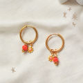 Creolen Perlenohrringe mit Gänseblümchen und Perle | orange, gelb | goldfarben | 18 mm