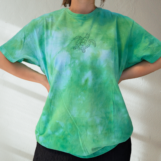 Turtle Wasserschildkröte | Batik T-Shirt | besticktes Shirt grün