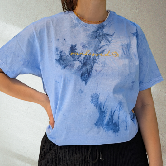 Sunkissed | Batik T-Shirt | besticktes Shirt blau