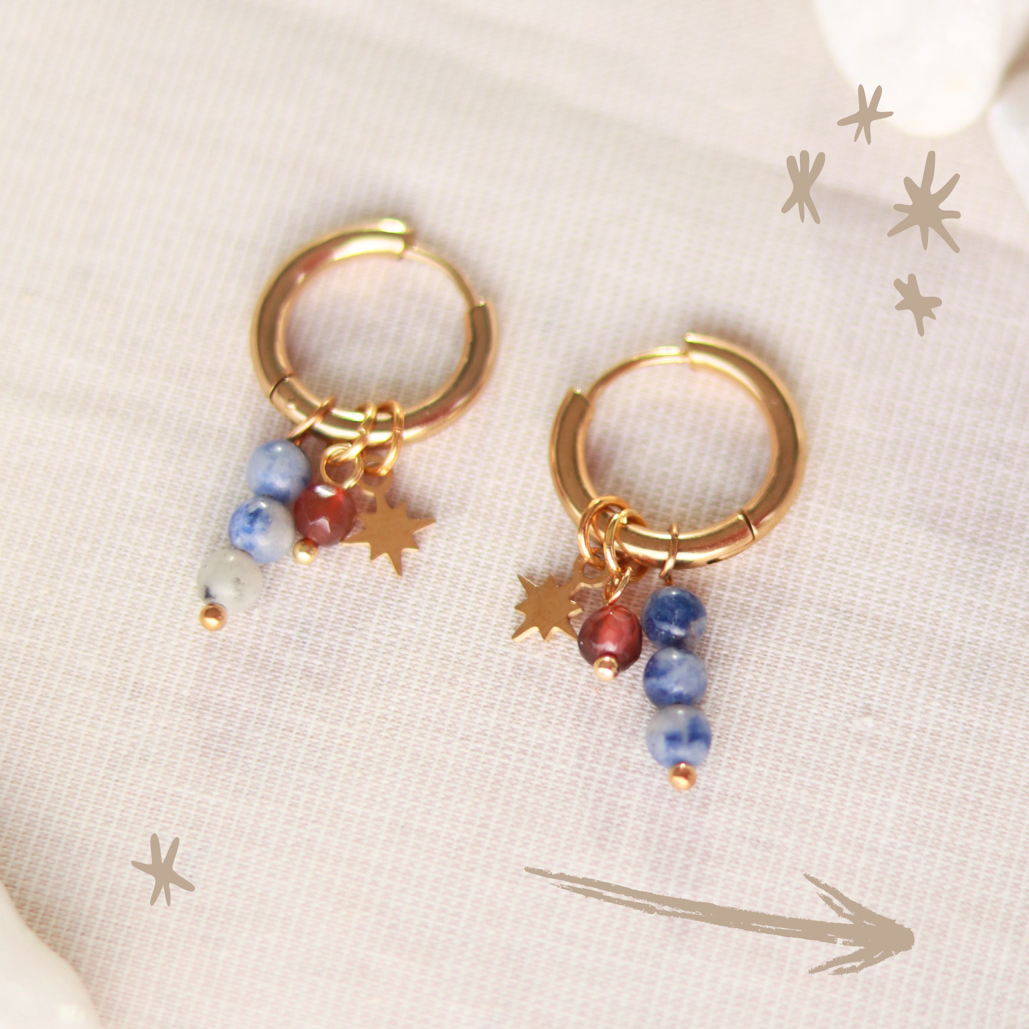 Creolen mit goldenen Sternen und Naturstein Perlen Anhänger | goldfarben blau | Edelstahl Ohrringe | 16 mm