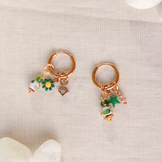 Creolen mit Gänseblümchen, Perlen und Stern | goldfarben | Edelstahl Ohrringe | 14 mm