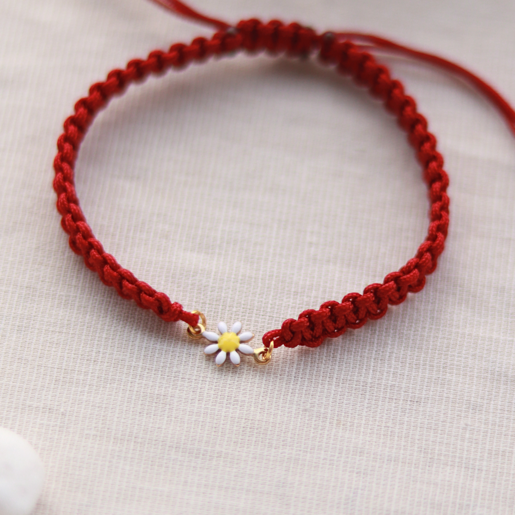 Gänseblümchen | Makramee Stoffarmband | Geschenk Armband | dunkelrot