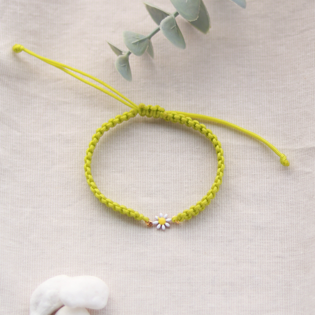 Gänseblümchen | Makramee Stoffarmband | Geschenk Armband | hellgrün