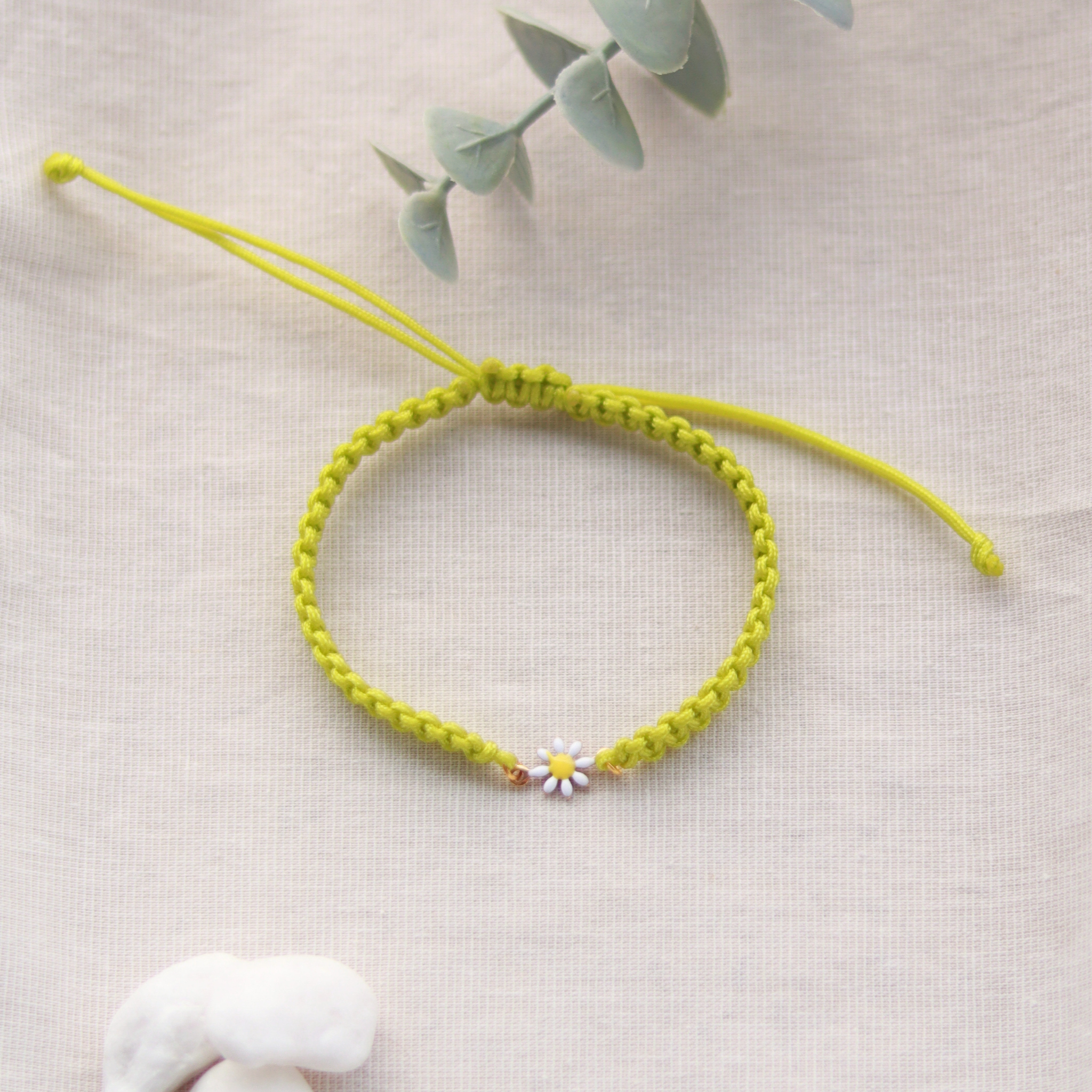 Gänseblümchen | Makramee Stoffarmband | Geschenk Armband | hellgrün