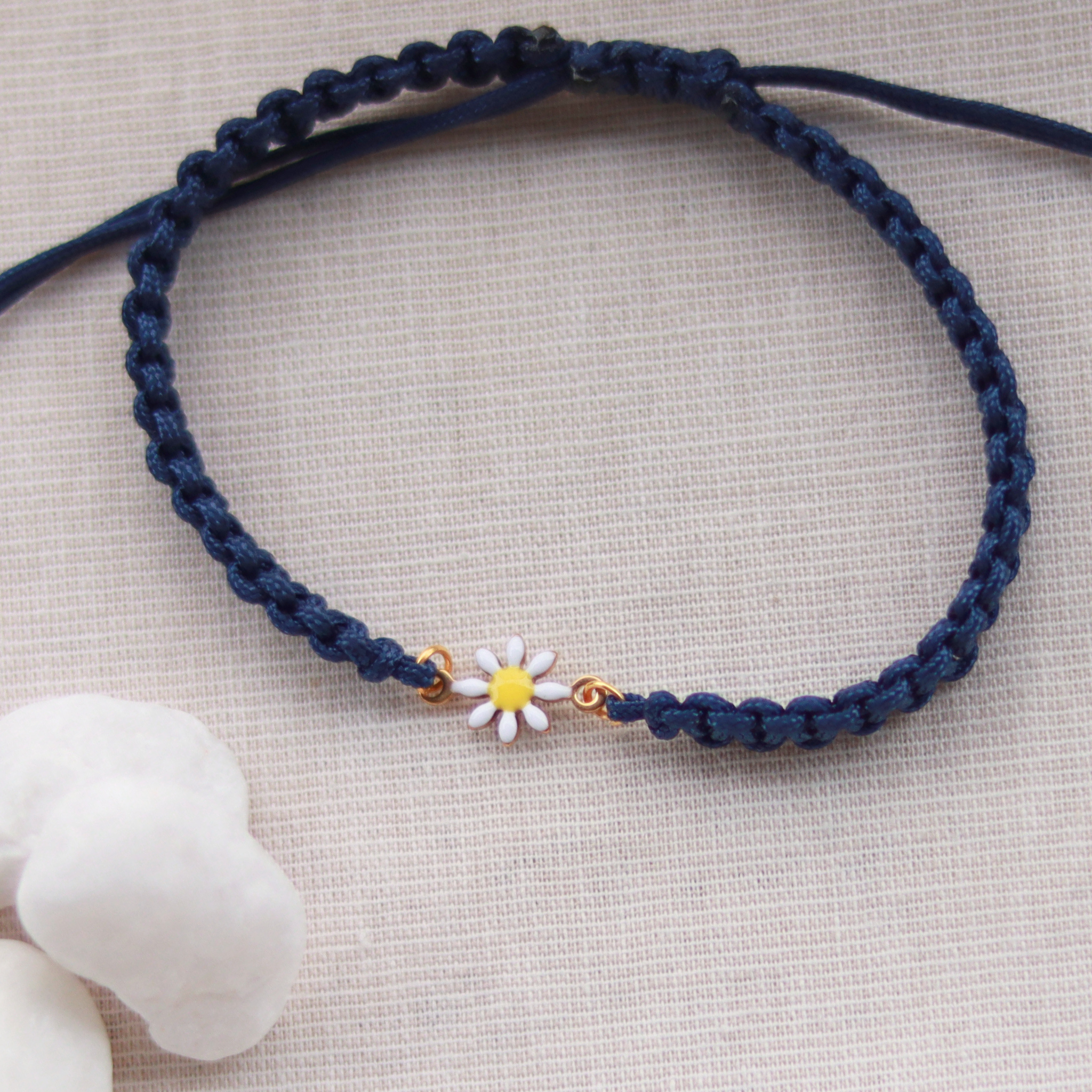 Gänseblümchen | Makramee Stoffarmband | Geschenk Armband | dunkelblau