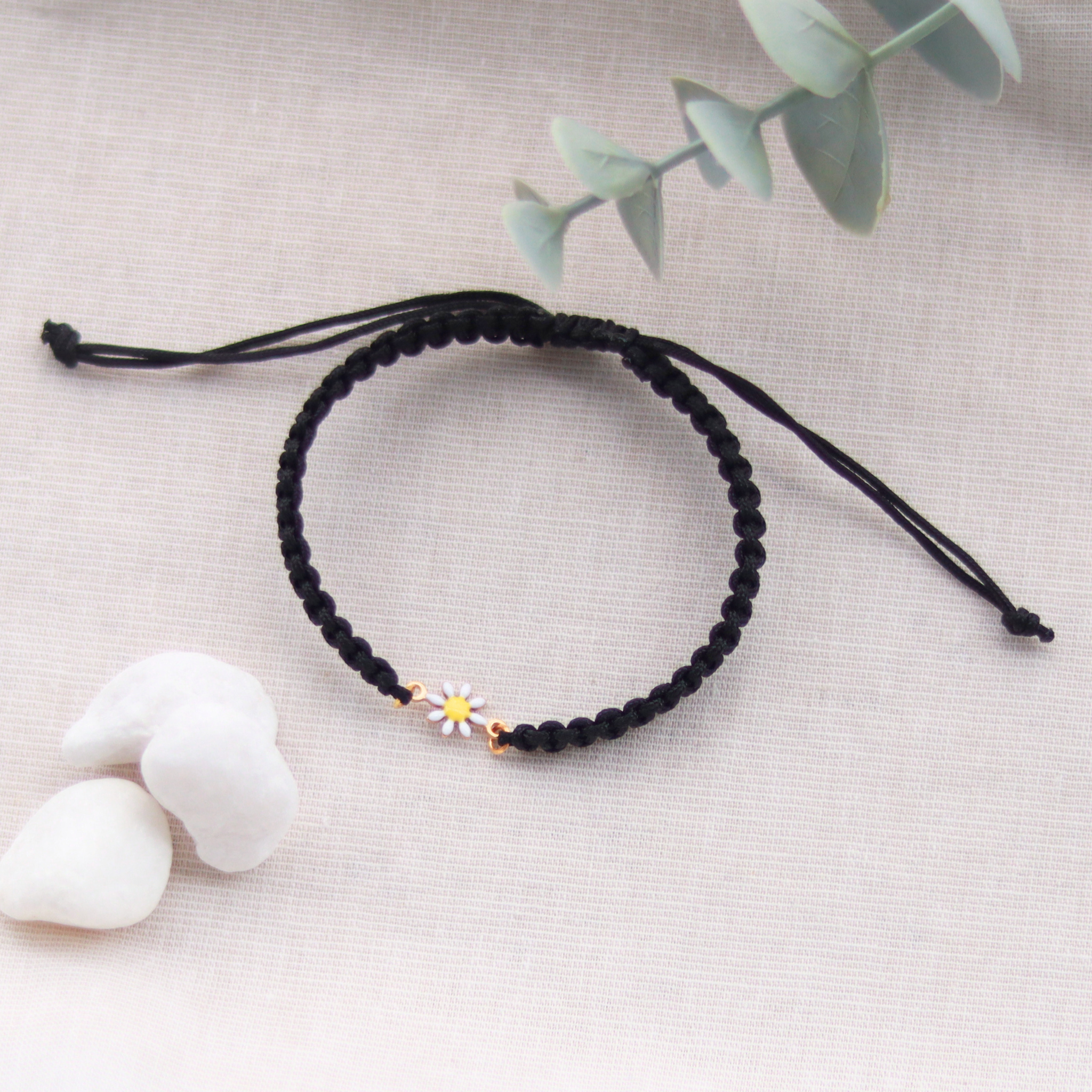 Gänseblümchen | Makramee Stoffarmband | Geschenk Armband | schwarz