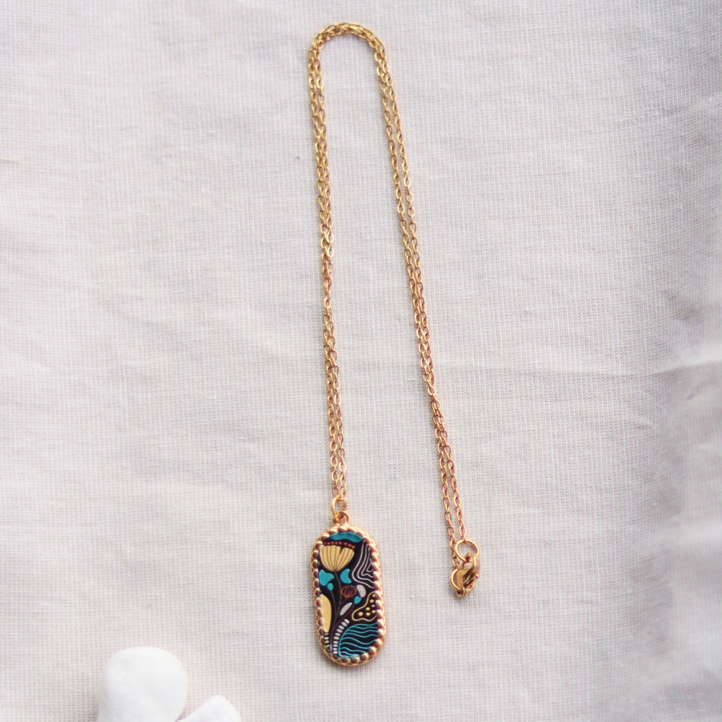 Mystic Flowers | Halskette mit Emaille Anhänger | gold