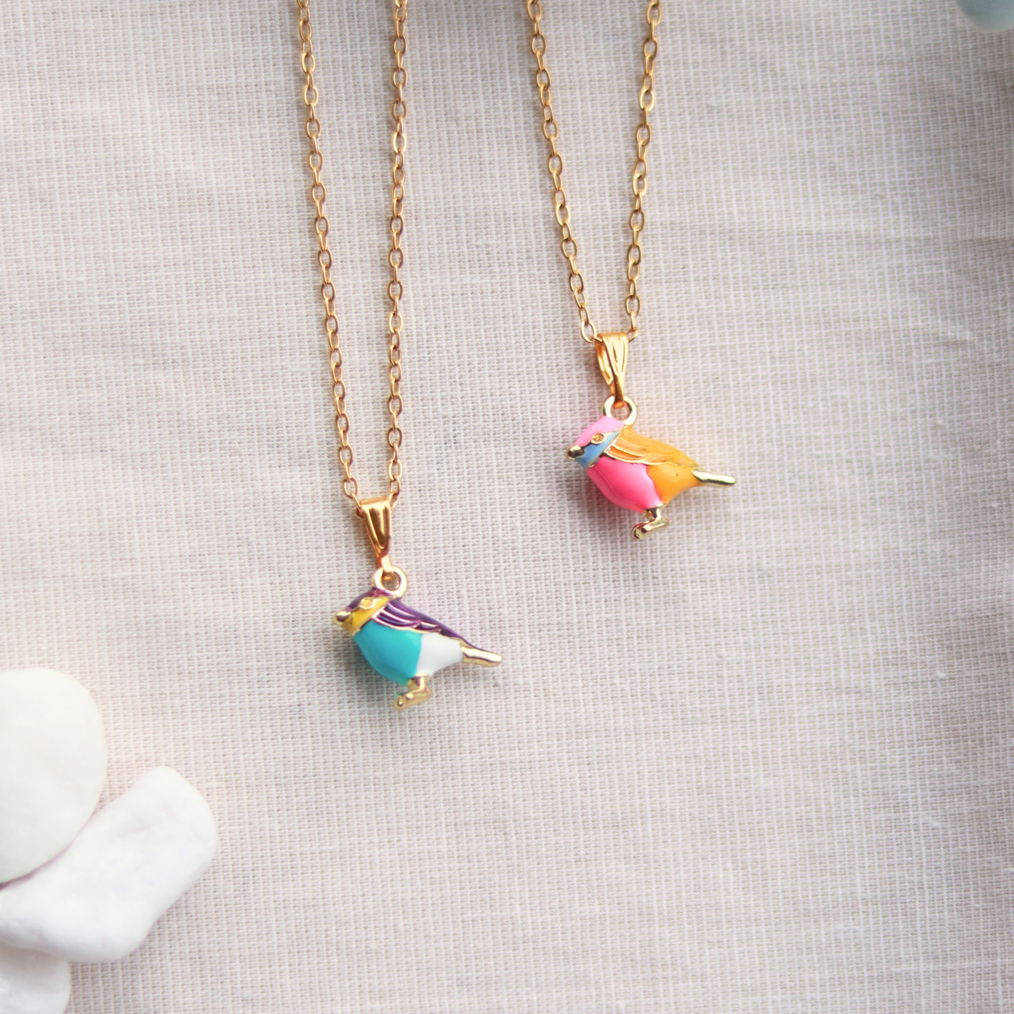 Birds | Halskette mit Emaille Vogel Anhänger | gold bunt
