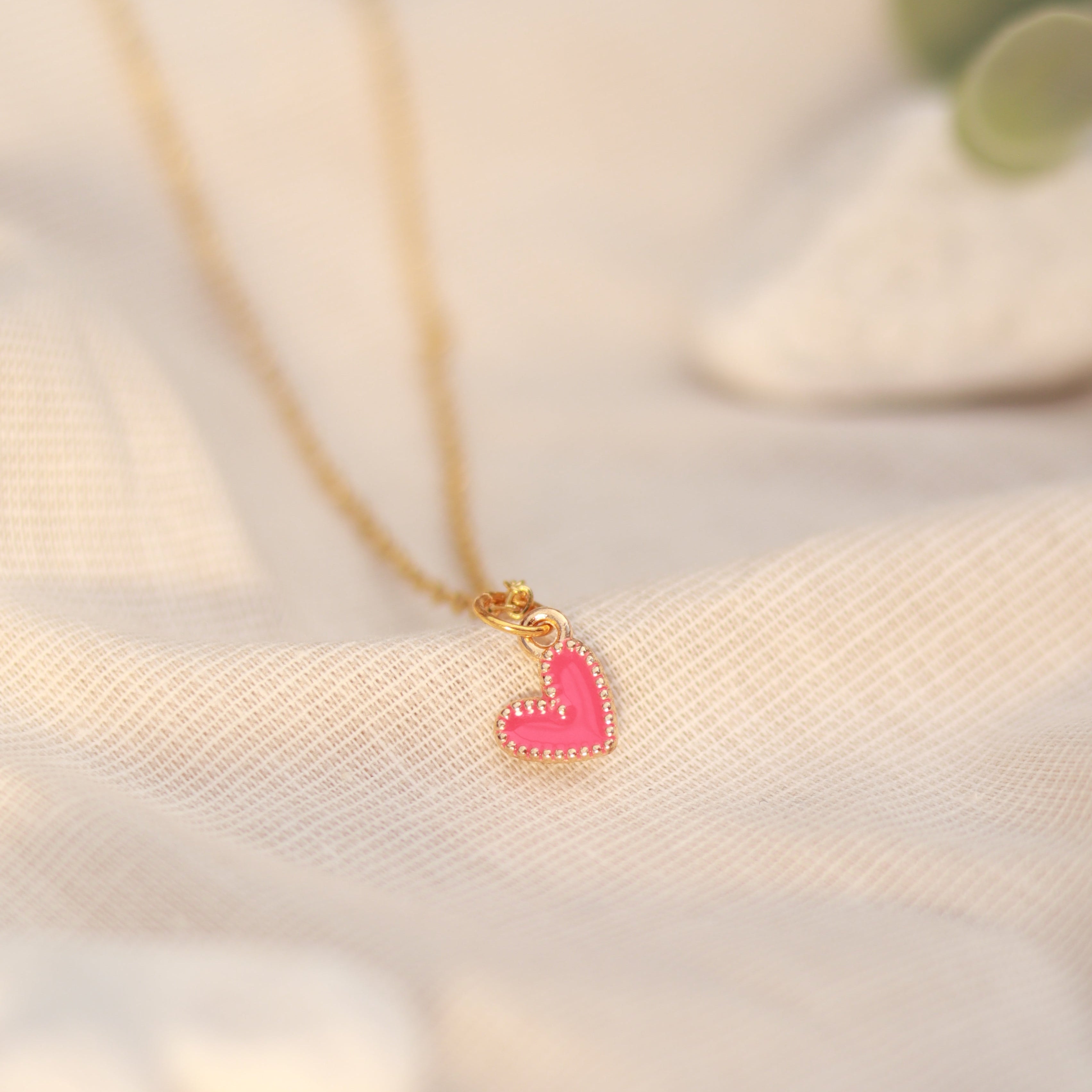 Golden Love | Halskette mit Emaille Herz Anhänger | gold | pink