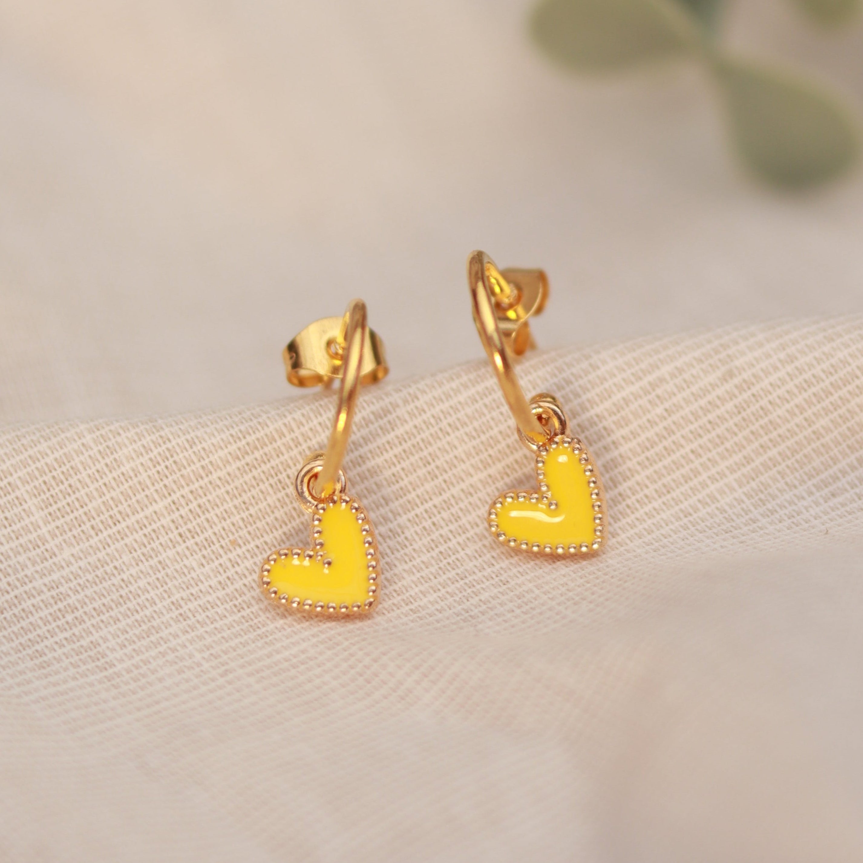 Golden Love | Creolen | Emaille Herz Anhänger | gold | gelb