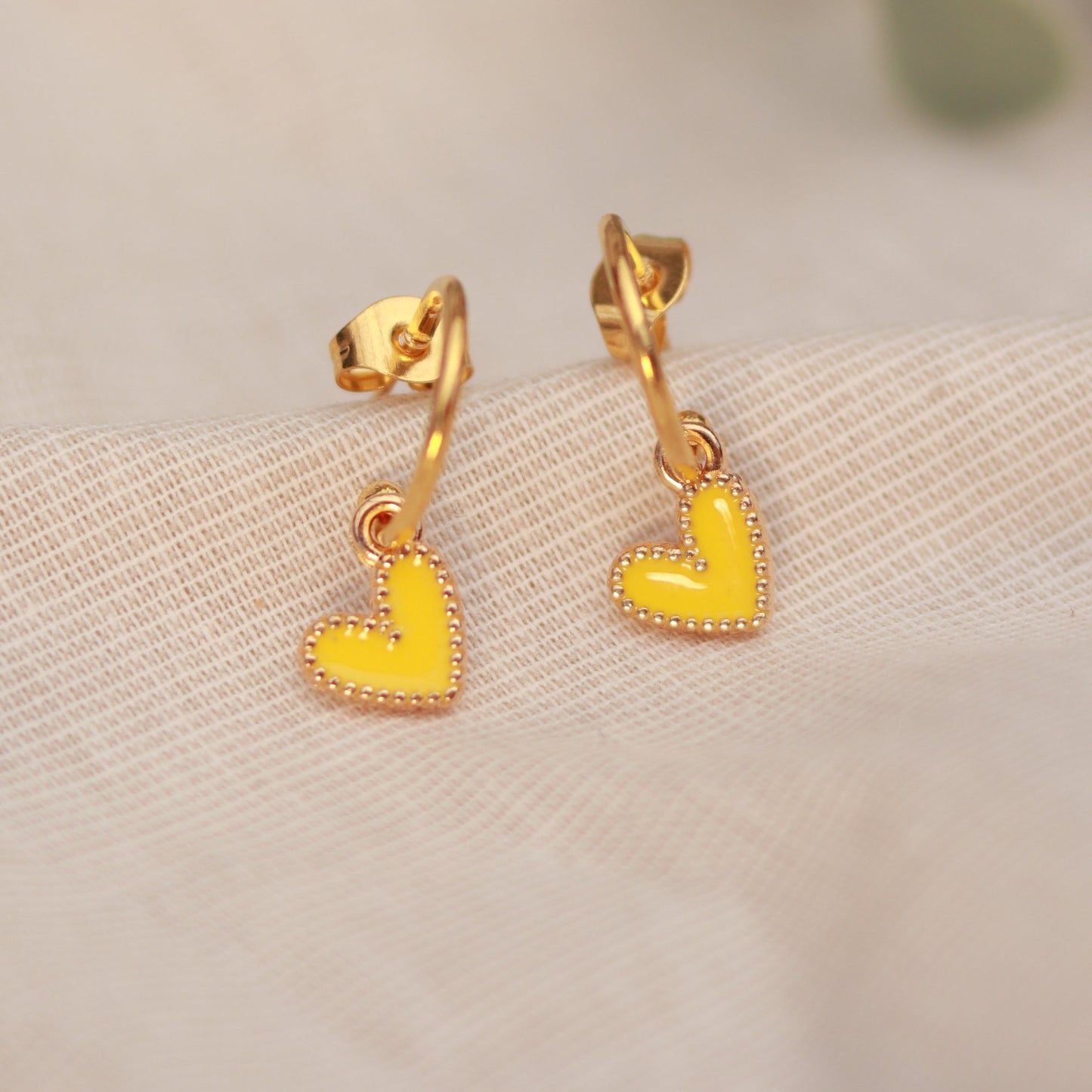 Golden Love | Creolen | Emaille Herz Anhänger | gold | gelb