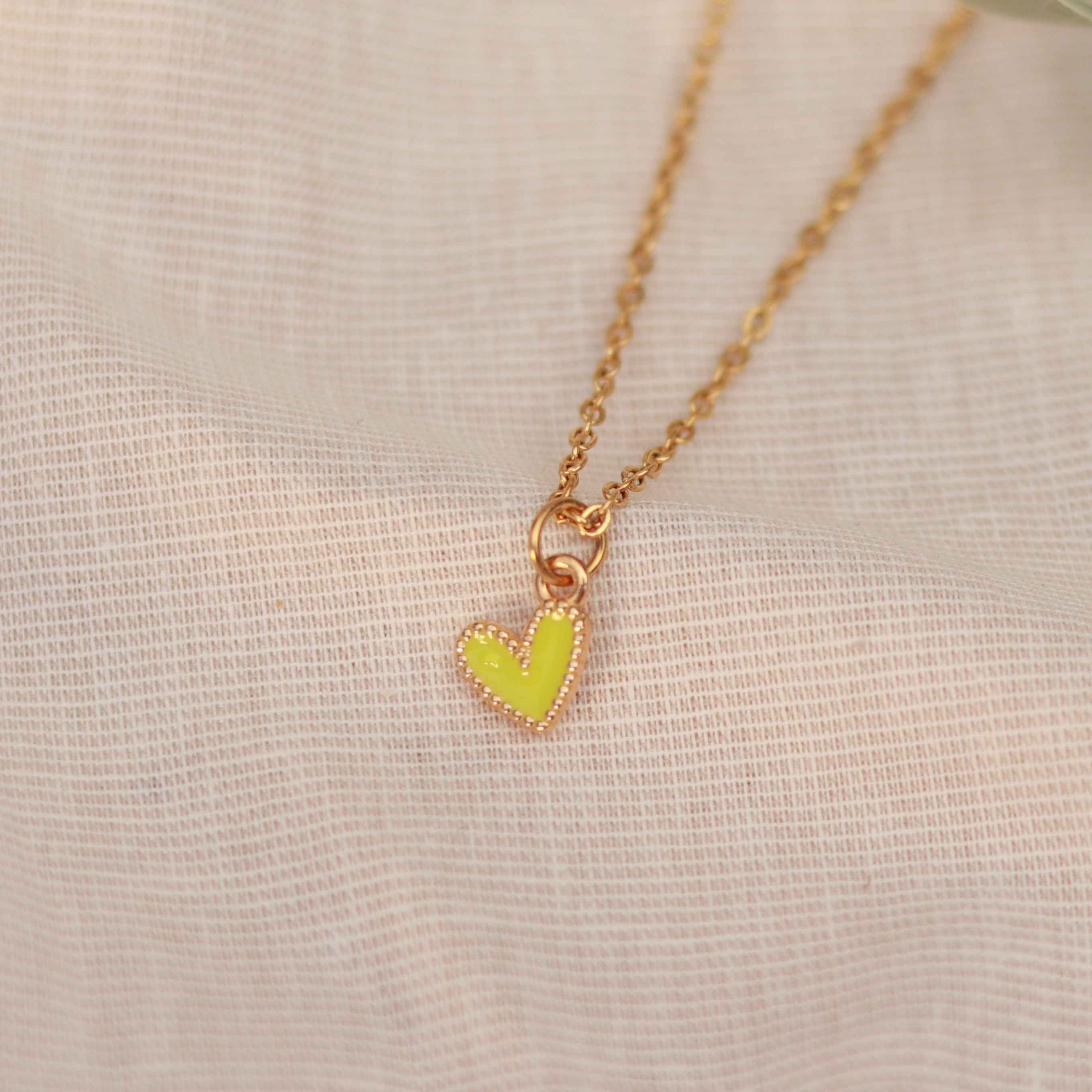 Golden Love | Halskette mit Emaille Herz Anhänger | gold | grün