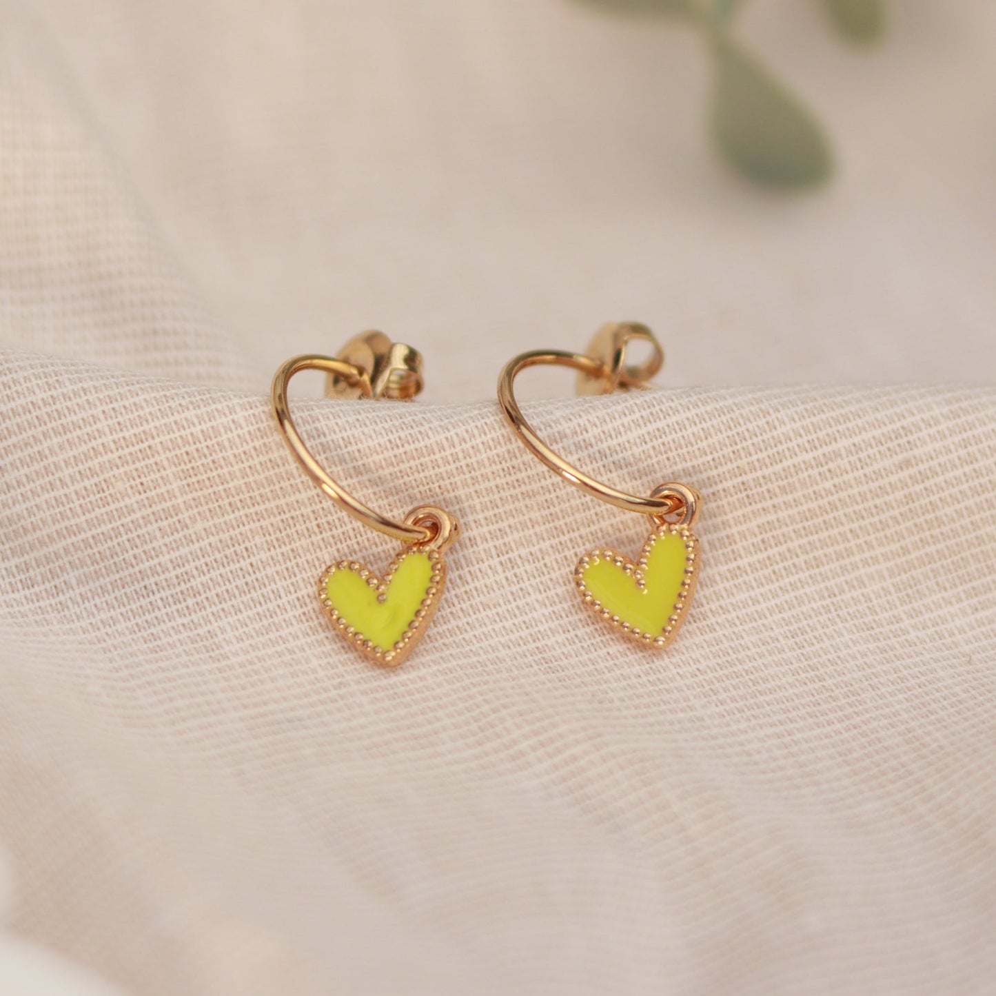 Golden Love | Creolen | Emaille Herz Anhänger | gold | grün