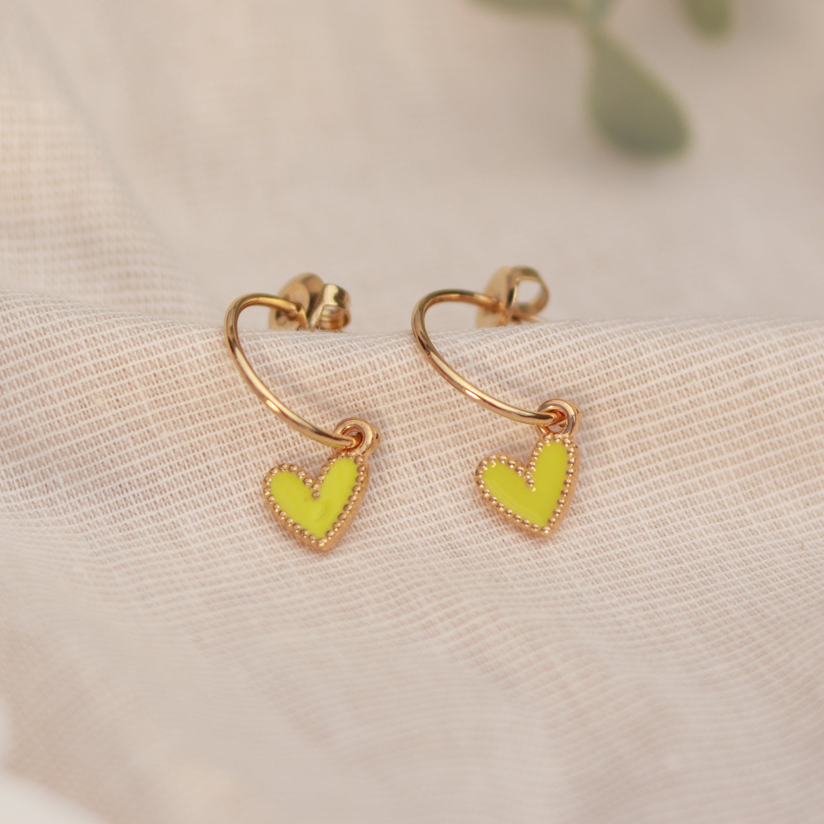 Golden Love | Creolen | Emaille Herz Anhänger | gold | grün
